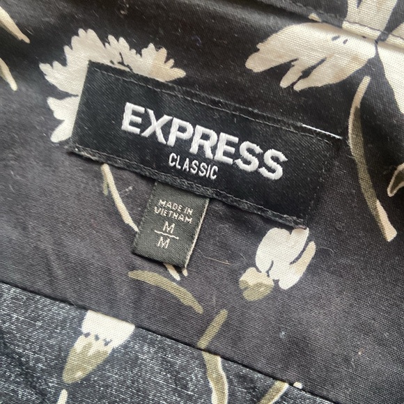 *LIKE NEW* Men’s Express Classic Fit 1MX Dress Shirt - Picture 3 of 3